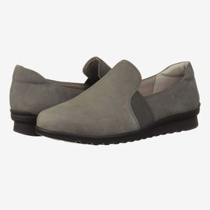 Aravon Josie Sueded Leather Slip On Loafer Women’s Size 6B Cushioned Gray Brown
